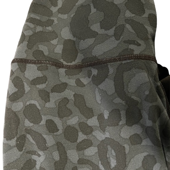 Black and gray cheetah print leggings - Picture 4 of 4